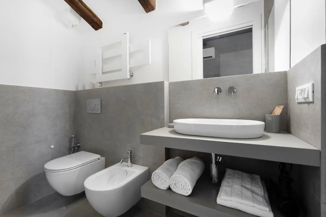 Halldis Bologna Luxury Apartments Italia