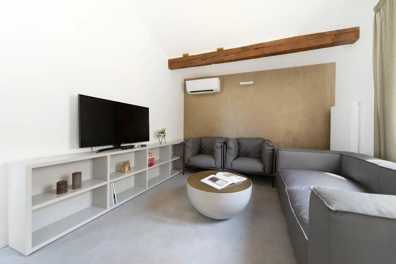 Halldis Bologna Luxury Apartments 0*,  Italia