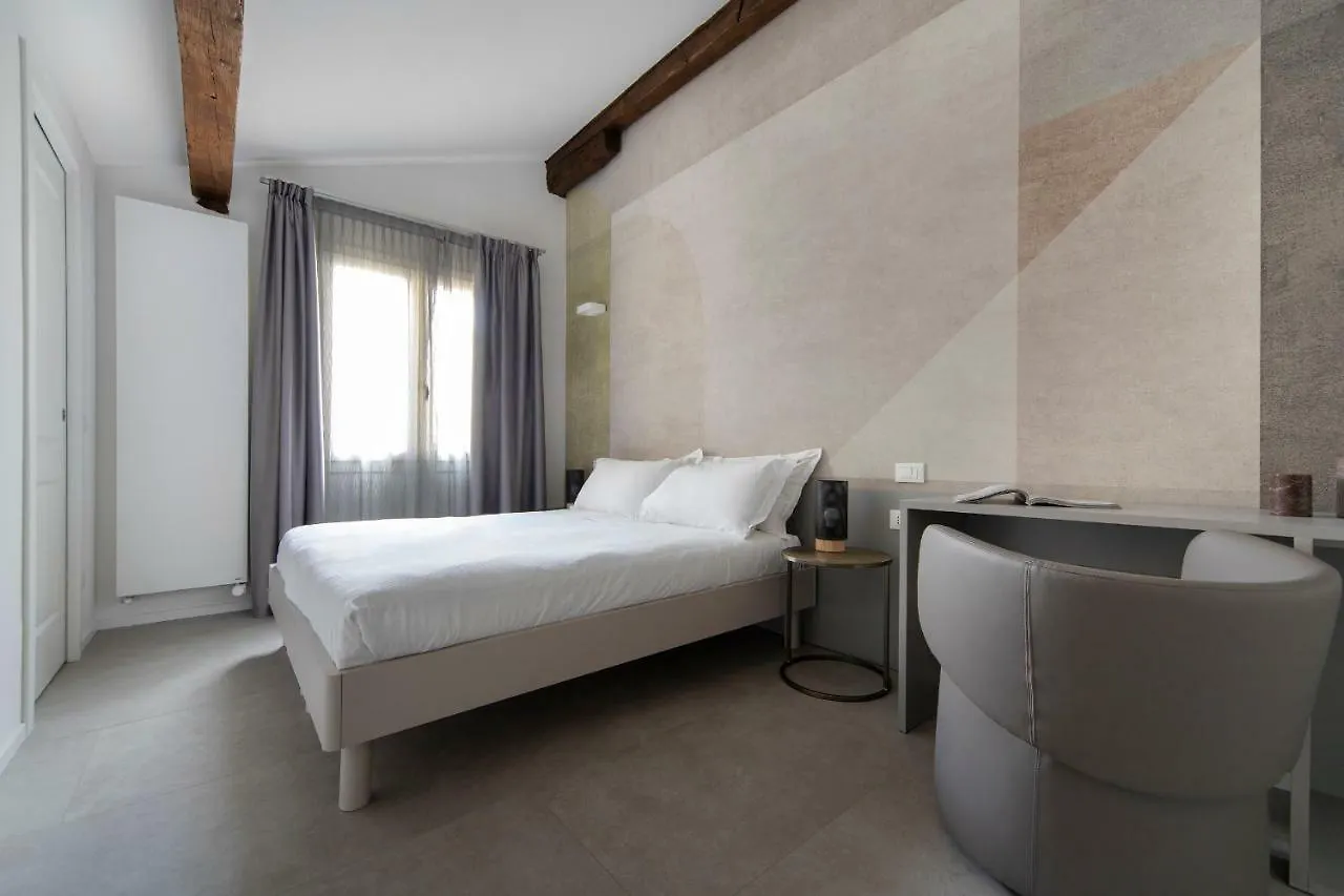 Halldis Bologna Luxury Apartments Italia
